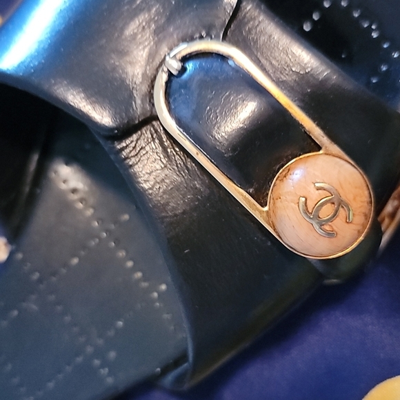 CHANEL SANDALS AUTHENTIC,AUTHENTIC GORGEOUS - Picture 3 of 9